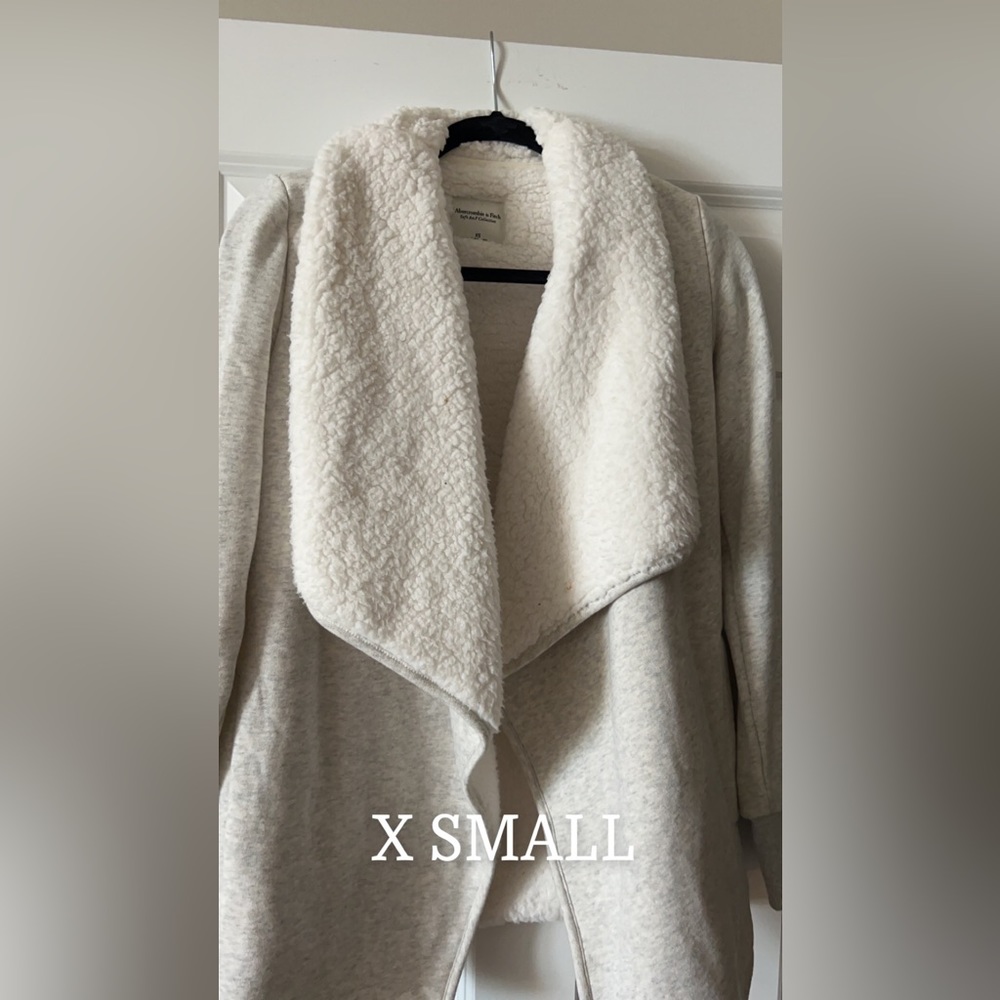 Sherpa lined cardigan A&F XS